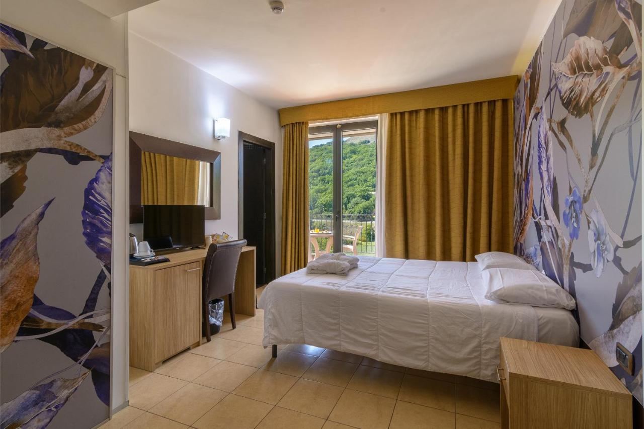 Hotel Terme Capasso Контурси Екстериор снимка