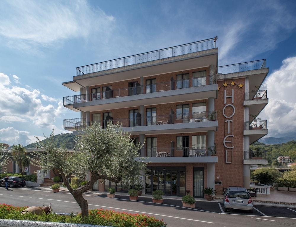Hotel Terme Capasso Контурси Екстериор снимка